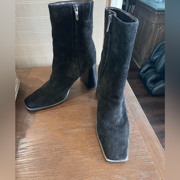 NWOB Sam Edelman Black Suede Block heeled Booties, 9M - Picture 2 of 11